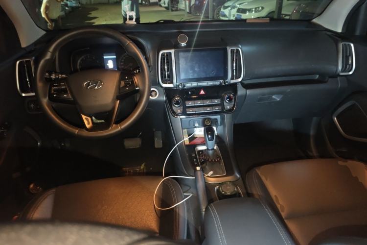 Used Hyundai ix35 2019 2.0L Automatic 2WD Zhiyong·Changxiang Edition China V Standard Center Console