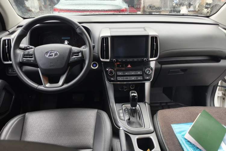 Used Hyundai ix35 2019 2.0L Automatic 2WD Zhiyong·Changxiang Edition China V Standard Center Console