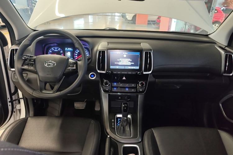 Used Hyundai ix35 2019 2.0L Automatic 2WD Zhiyong·Changxiang Edition China V Standard Center Console