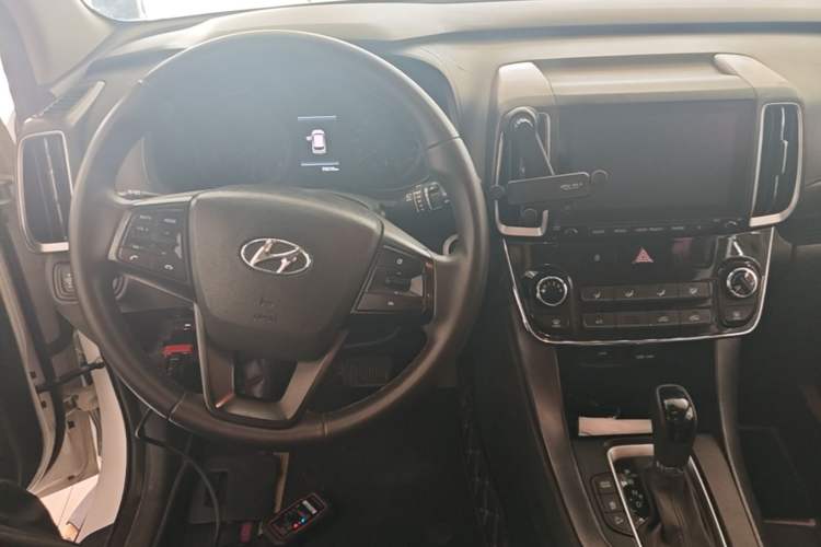 Used Hyundai ix35 2019 2.0L Automatic 2WD Zhiyong·Changxiang Edition China VI Standard Center Console
