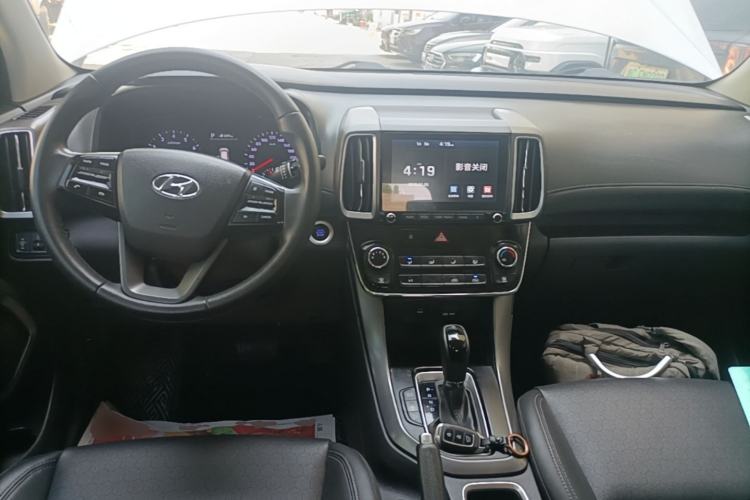 Used Hyundai ix35 2019 2.0L Automatic 2WD Zhiyong·Changxiang Edition China VI Standard Center Console