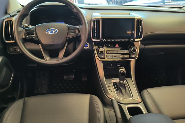 Used Hyundai ix35 2019 2.0L Automatic 2WD Zhiyong·Changxiang Edition China V Standard Center Console