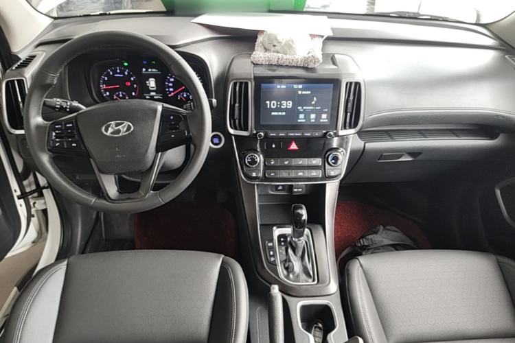 Used Hyundai ix35 2019 2.0L Automatic 2WD Zhiyong·Changxiang Edition China VI Standard Center Console