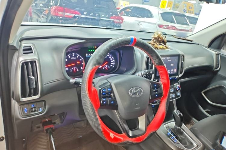 Used Hyundai ix35 2019 2.0L Automatic 2WD Zhiyong·Changxiang Edition China VI Standard Center Console