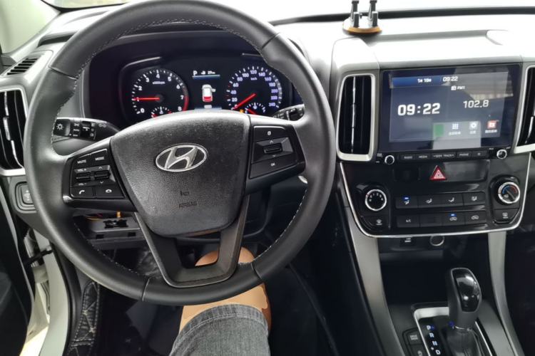 Used Hyundai ix35 2019 2.0L Automatic 2WD Zhiyong·Changxiang Edition China V Standard Center Console