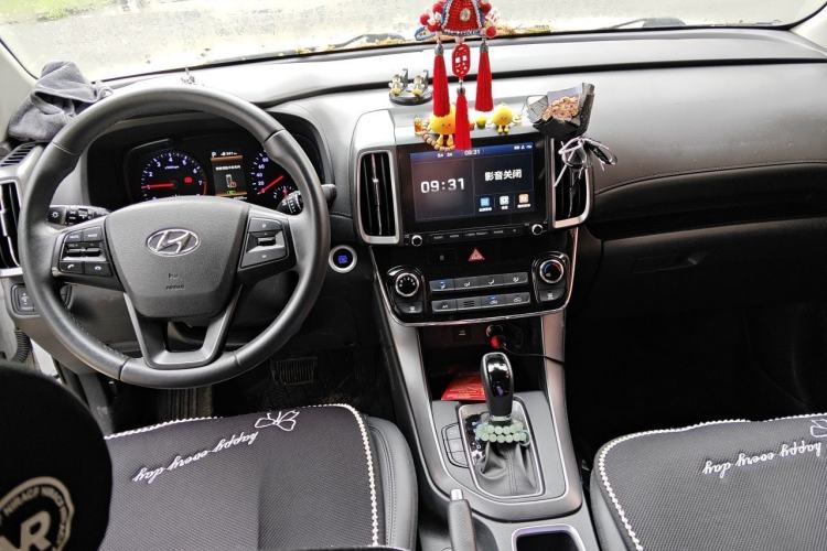 Used Hyundai ix35 2019 2.0L Automatic 2WD Zhiyong·Changxiang Edition China V Standard Center Console