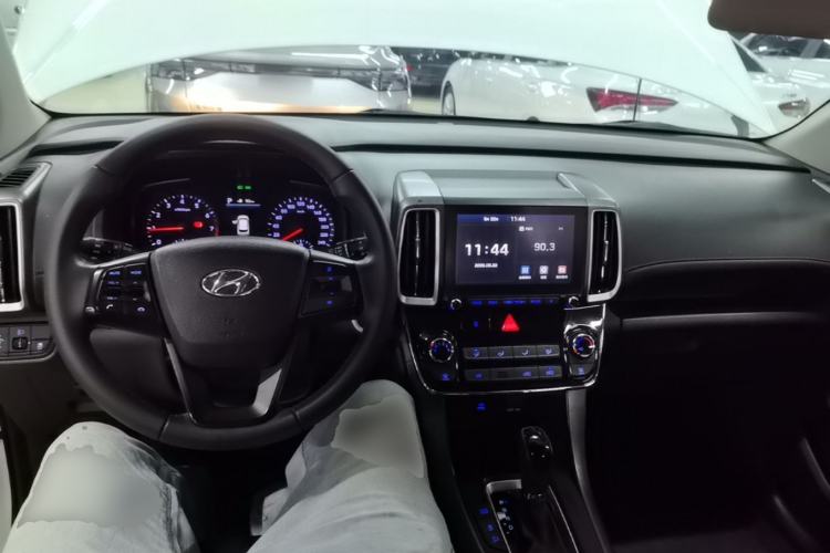Used Hyundai ix35 2019 2.0L Automatic 2WD Zhiyong·Changxiang Edition China VI Standard Center Console