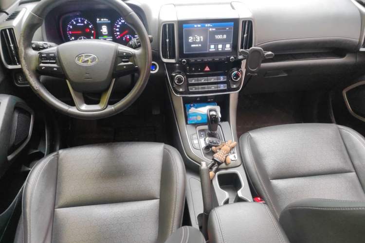 Used Hyundai ix35 2019 2.0L Automatic 2WD Zhiyong·Changxiang Edition China V Standard Center Console