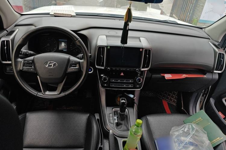 Used Hyundai ix35 2019 2.0L Automatic 2WD Zhiyong·Changxiang Edition China VI Standard Center Console