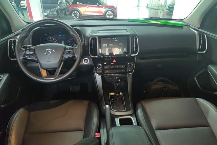 Used Hyundai ix35 2019 2.0L Automatic 2WD Zhiyong·Changxiang Edition China VI Standard Center Console