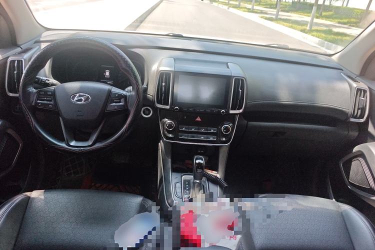 Used Hyundai ix35 2019 2.0L Automatic 2WD Zhiyong·Changxiang Edition China VI Standard Center Console