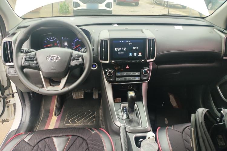 Used Hyundai ix35 2019 2.0L Automatic 2WD Zhiyong·Changxiang Edition China VI Standard Center Console