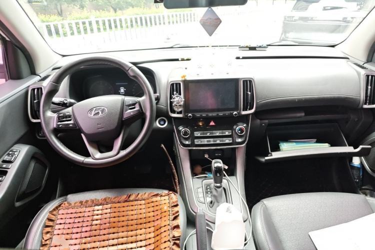 Used Hyundai ix35 2019 2.0L Automatic 2WD Zhiyong·Changxiang Edition China VI Standard Center Console