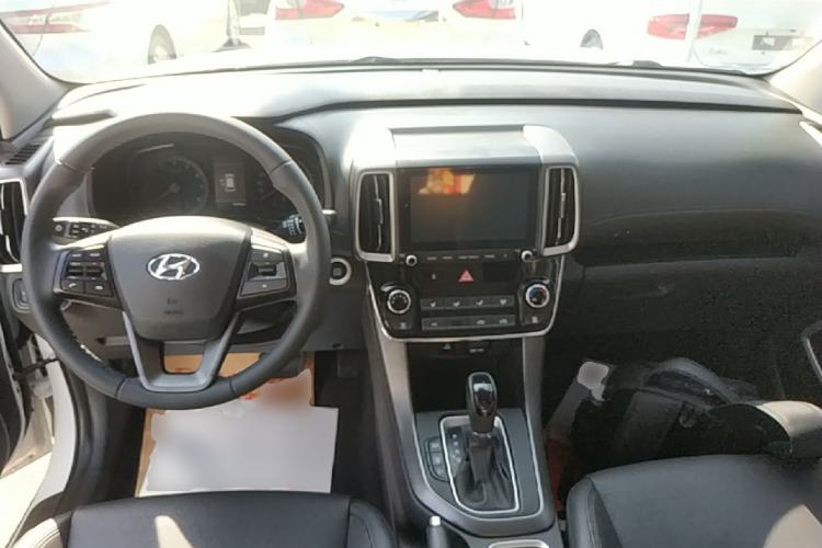 Used Hyundai ix35 2019 2.0L Automatic 2WD Zhiyong·Changxiang Edition China V Standard Center Console