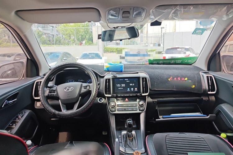 Used Hyundai ix35 2019 2.0L Automatic 2WD Zhiyong·Changxiang Edition China V Standard Center Console