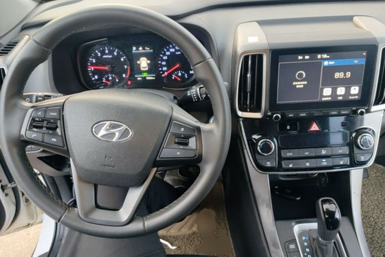 Used Hyundai ix35 2019 2.0L Automatic 2WD Zhiyong·Changxiang Edition China VI Standard Center Console