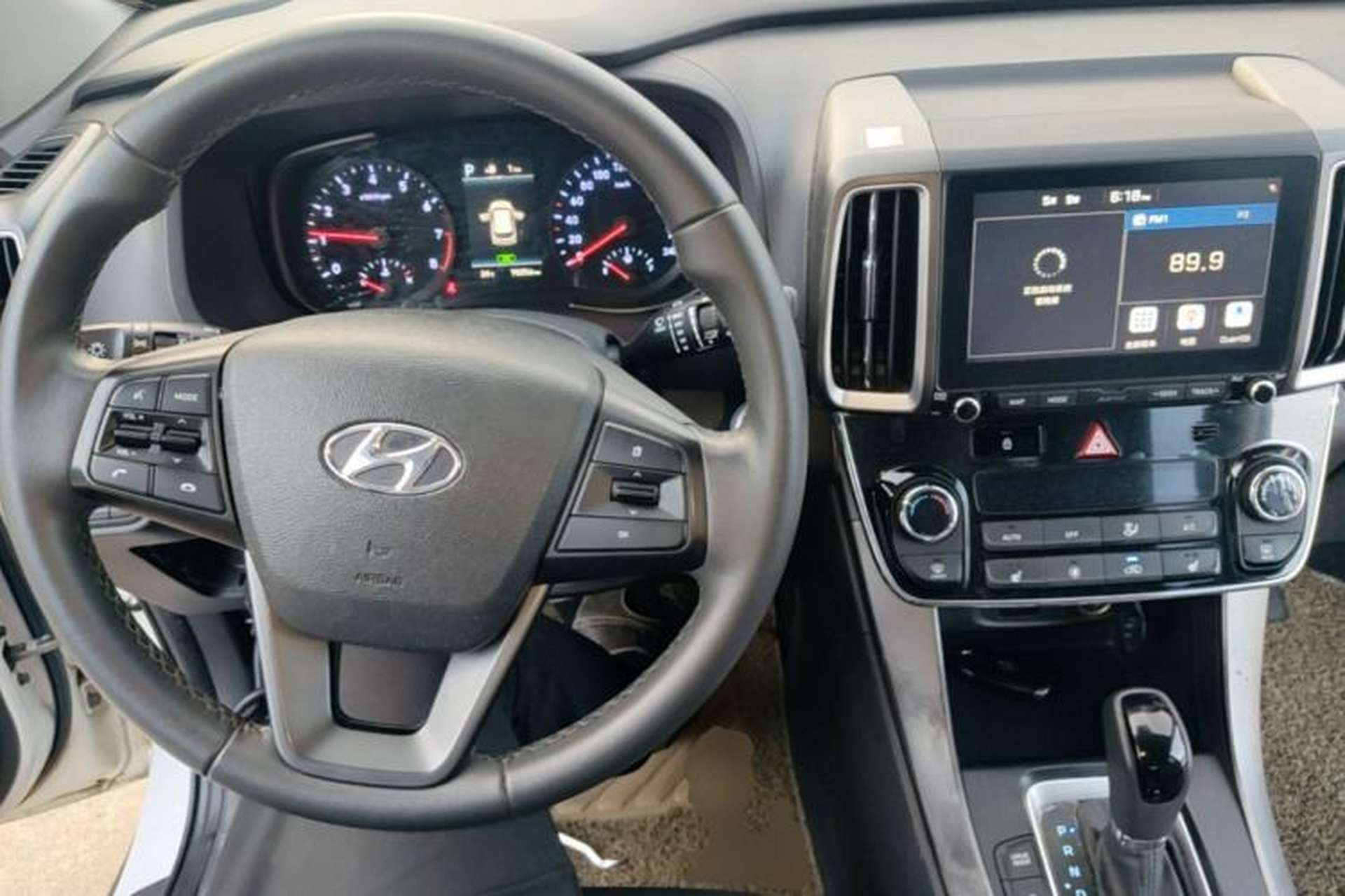 Used Hyundai ix35 2019 2.0L Automatic 2WD Zhiyong·Changxiang Edition China VI Standard Center Console