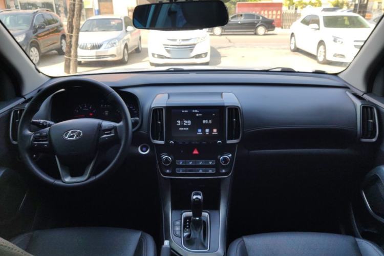 Used Hyundai ix35 2019 2.0L Automatic 2WD Zhiyong·Changxiang Edition China VI Standard Center Console