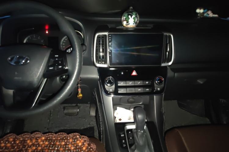 Used Hyundai ix35 2019 2.0L Manual 2WD Zhiyong·Changzhi Edition China V Standard Center Console