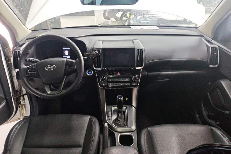 Used Hyundai ix35 2019 2.0L Automatic 2WD Zhiyong·Changxiang Edition China VI Standard Center Console