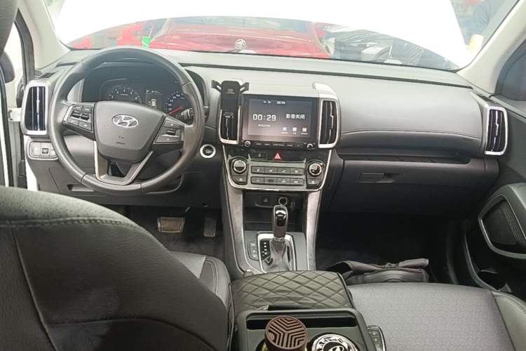 Used Hyundai ix35 2019 2.0L Automatic 2WD Zhiyong·Changxiang Edition China VI Standard Center Console