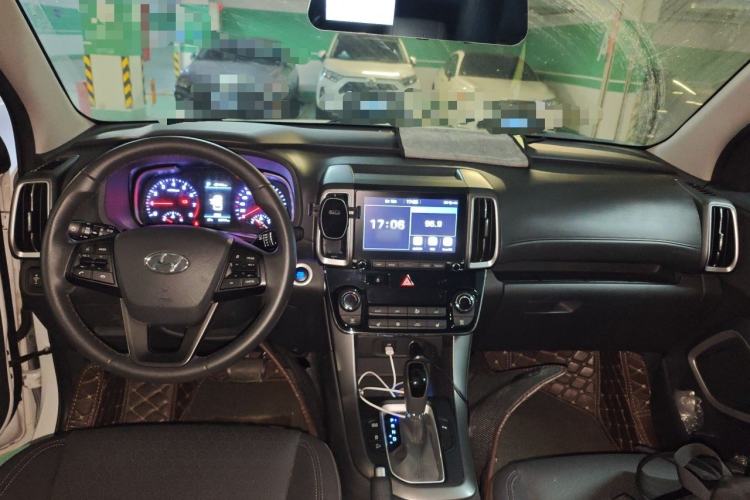 Used Hyundai ix35 2019 2.0L Automatic 2WD Zhiyong·Changlian Edition China V Standard Center Console