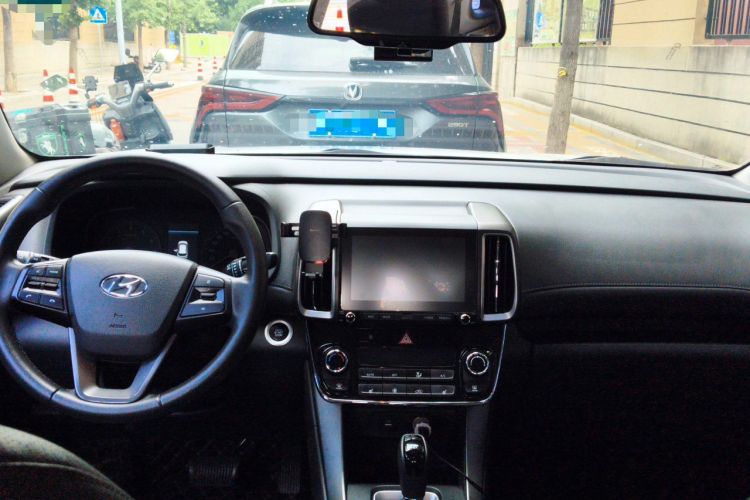 Used Hyundai ix35 2019 2.0L Automatic 2WD Zhiyong·Changxiang Edition China VI Standard Center Console