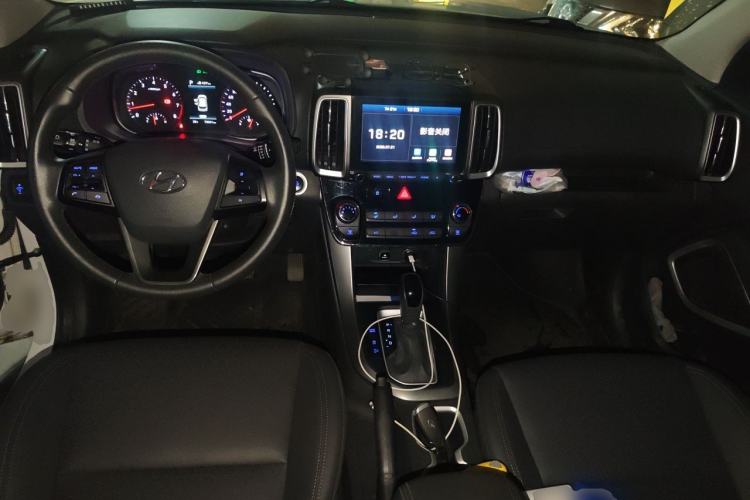 Used Hyundai ix35 2019 2.0L Automatic 2WD Zhiyong·Changxiang Edition China V Standard Center Console