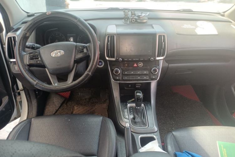 Used Hyundai ix35 2019 2.0L Automatic 2WD Zhiyong·Changxiang Edition China V Standard Center Console