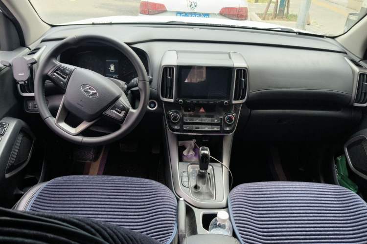 Used Hyundai ix35 2019 2.0L Automatic 2WD Zhiyong·Changxiang Edition China V Standard Center Console