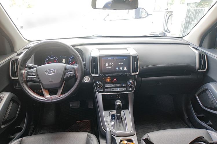 Used Hyundai ix35 2019 2.0L Automatic 2WD Zhiyong·Changxiang Edition China VI Standard Center Console