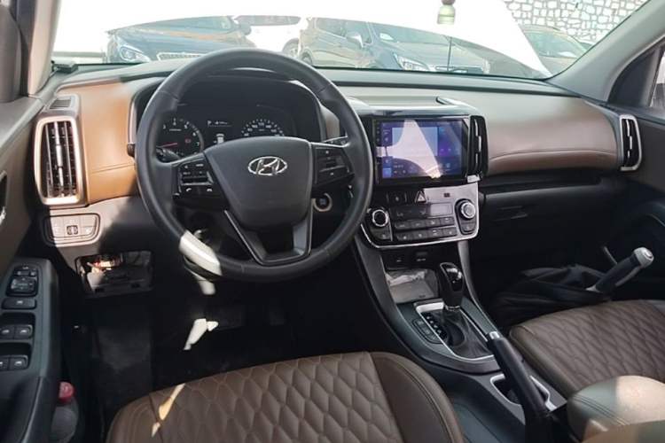 Used Hyundai ix35 2019 2.0L Automatic 2WD Zhiyong·Changxiang Edition China VI Standard Center Console