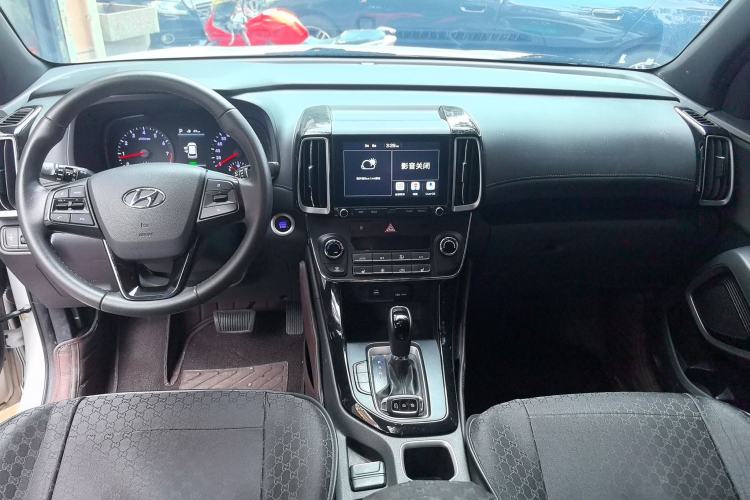 Used Hyundai ix35 2019 1.4T DCT Two-Wheel Drive Smart & Enjoyment Version China V Standard Center Console