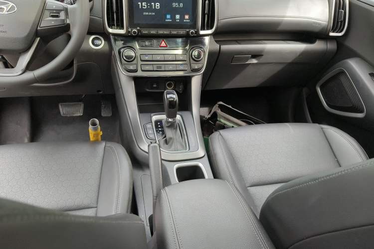 Used Hyundai ix35 2019 2.0L Automatic 2WD Zhiyong·Changxiang Edition China V Standard Gear Lever