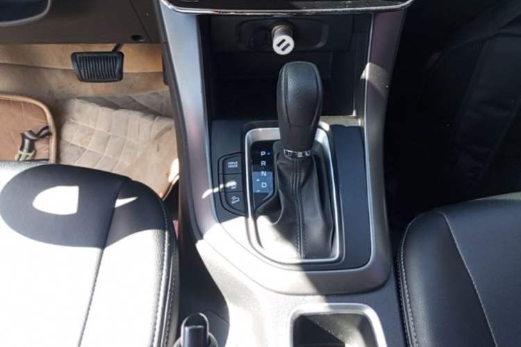 Used Hyundai ix35 2019 2.0L Automatic 2WD Zhiyong·Changzhi Edition China V Standard Gear Lever