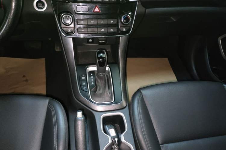 Used Hyundai ix35 2019 2.0L Automatic 2WD Zhiyong·Changxiang Edition China VI Standard Gear Lever