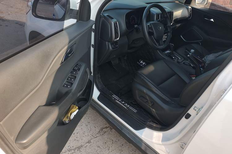 Used Hyundai ix35 2019 2.0L Automatic 2WD Zhiyong·Changxiang Edition China V Standard Interior 3