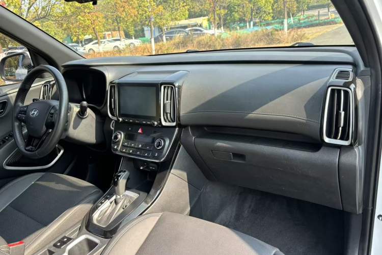 Used Hyundai ix35 2019 1.4T DCT Two-Wheel Drive Smart & Enjoyment Version China V Standard Interior 8