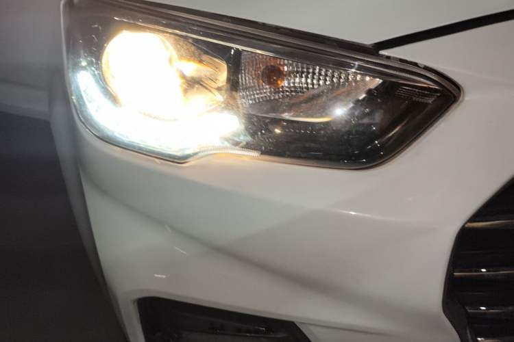 Used Hyundai ix35 2019 2.0L Automatic 2WD Zhiyong·Changxiang Edition China V Standard Right Front Headlight