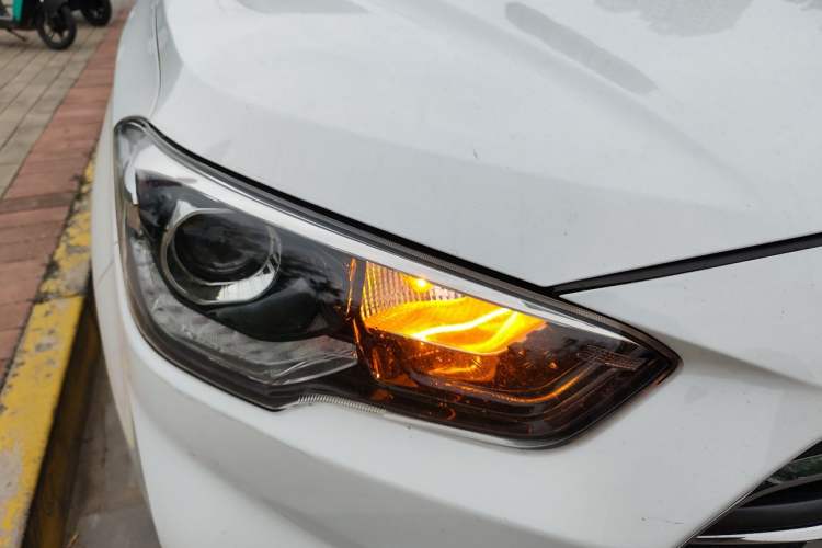 Used Hyundai ix35 2019 2.0L Automatic 2WD Zhiyong·Changxiang Edition China VI Standard Right Front Headlight