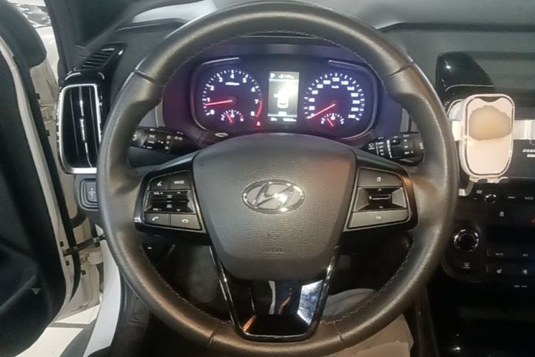 Used Hyundai ix35 2019 1.4T DCT Two-Wheel Drive Smart & Enjoyment Version China V Standard Steering Wheel
