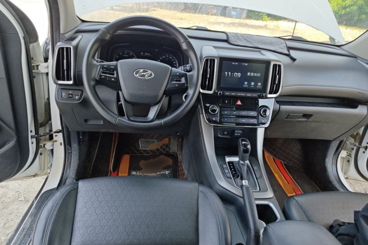 Used Hyundai ix35 2020 2.0L Automatic 2WD Zhiyong·Changxiang Edition Center Console