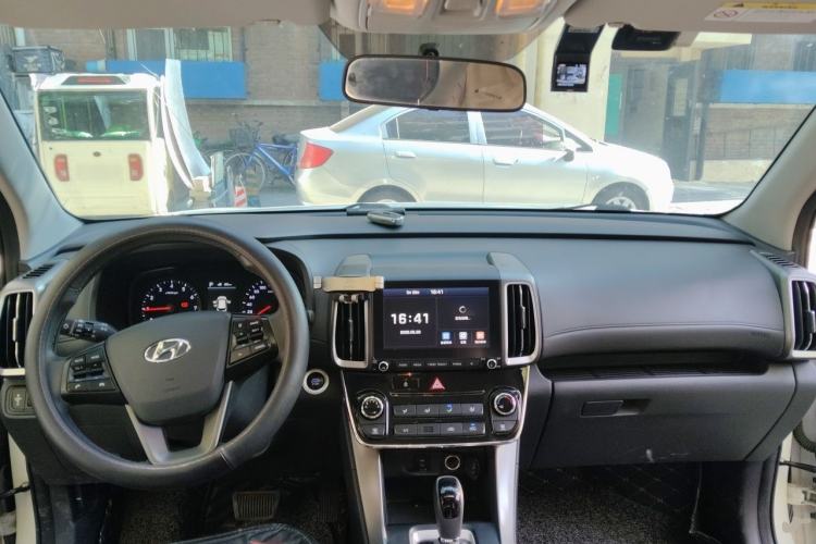 Used Hyundai ix35 2020 2.0L Automatic 2WD Zhiyong·Changxiang Edition Center Console