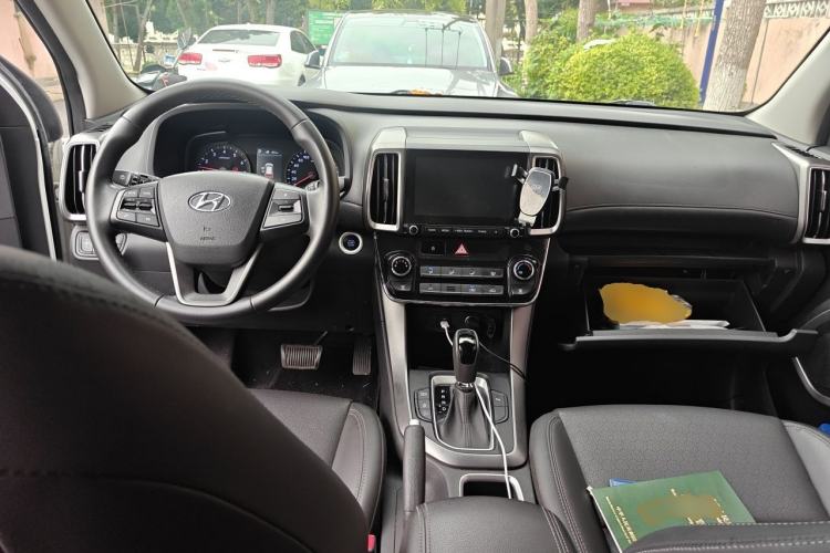 Used Hyundai ix35 2020 2.0L Automatic 2WD Zhiyong·Changxiang Edition Center Console