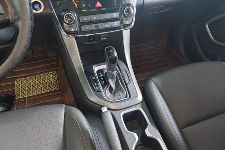 Used Hyundai ix35 2020 2.0L Automatic 2WD Zhiyong·Changxiang Edition Gear Lever
