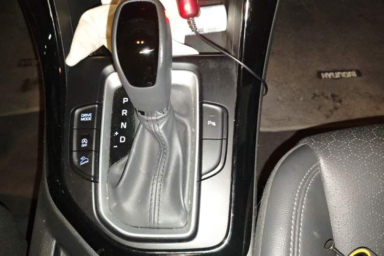 Used Hyundai ix35 2020 1.4T DCT Two-Wheel Drive Smart & Bold – Comfort Edition Gear Lever