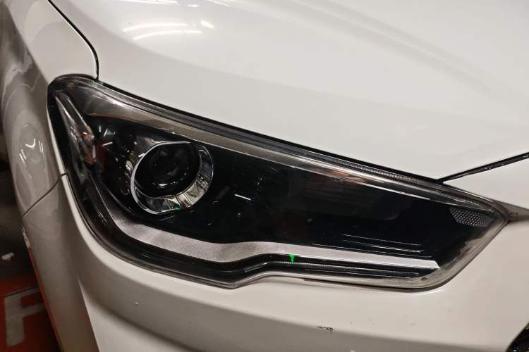 Used Hyundai ix35 2020 1.4T DCT Two-Wheel Drive Smart & Bold – Comfort Edition Right Front Headlight