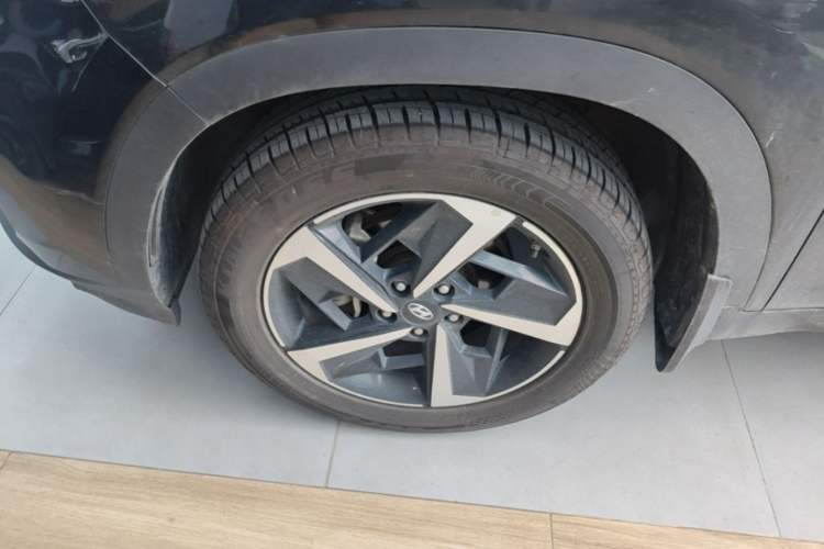 Used Hyundai ix35 2021 2.0L Automatic 2WD GLS Leading Edition Left Front Wheel Hub