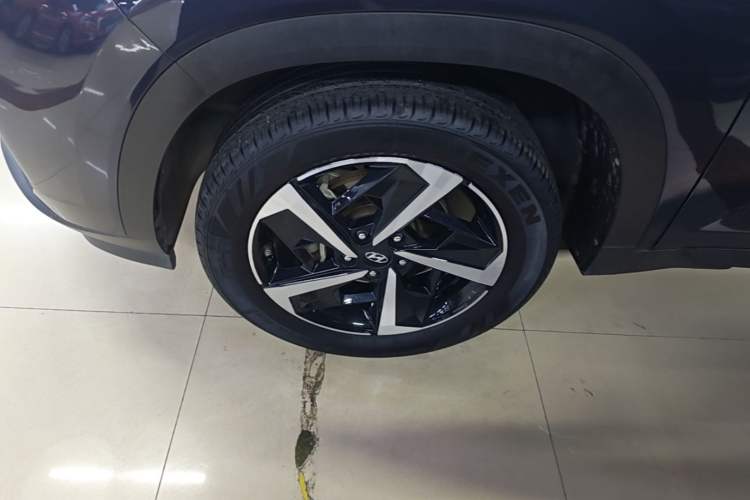 Used Hyundai ix35 2021 2.0L Automatic 2WD GLS Leading Edition Left Front Wheel Hub