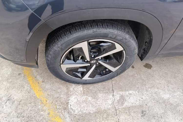 Used Hyundai ix35 2021 2.0L Automatic 2WD GLS Leading Edition Left Front Wheel Hub